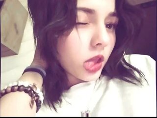 Screen Shot of Lia verse