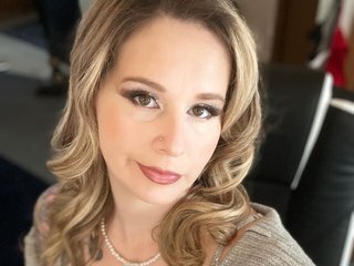 Screen Shot of Hottyhousewife18
