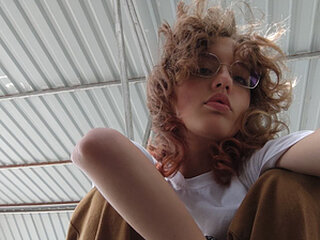 Screen Shot of CaylaNohel